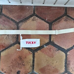 Tucky belt for tucking in shirts and tops (M/L)